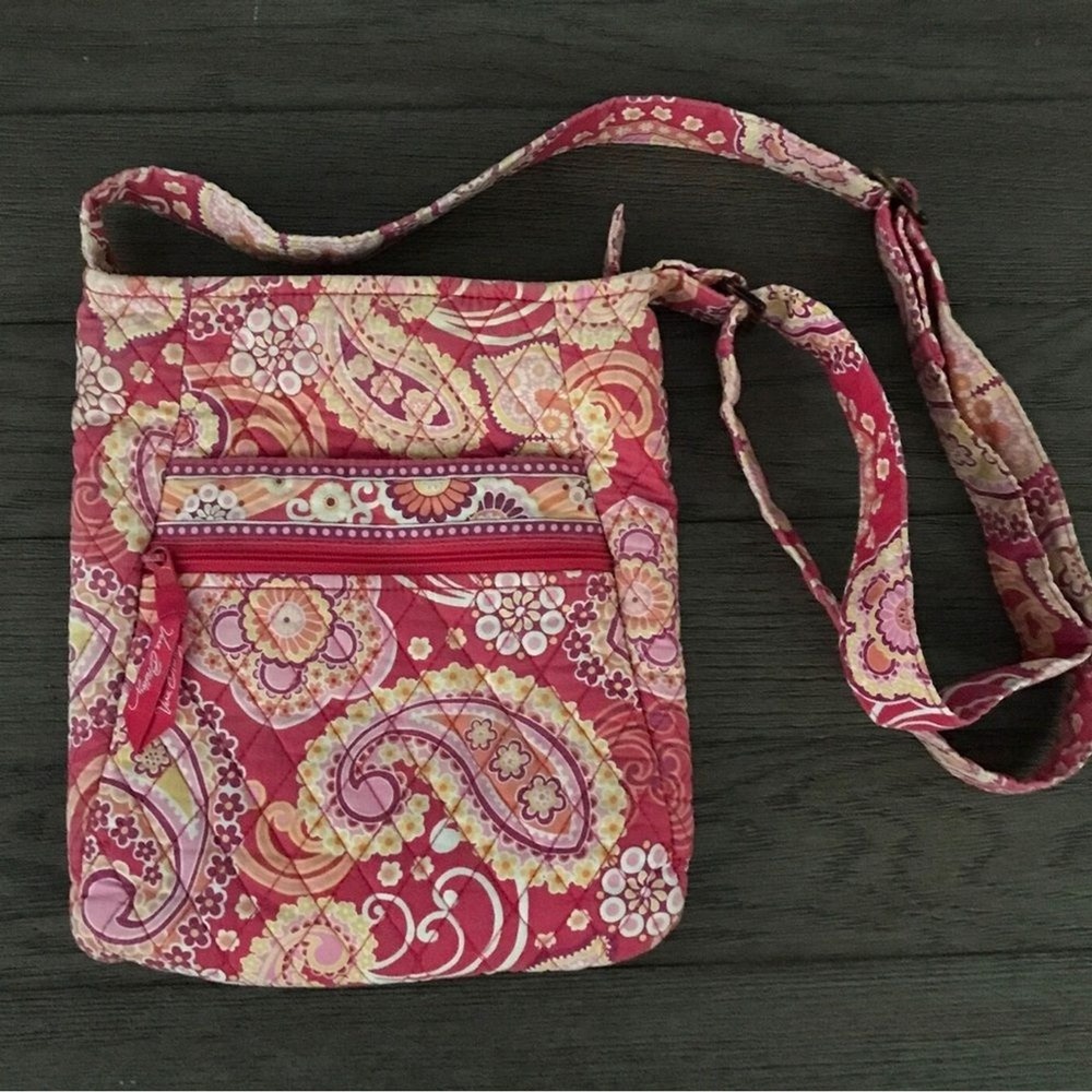 Vera Bradley Raspberry Fizz Crossbody Bag Pink Paisley Floral EUC 4 Pocket